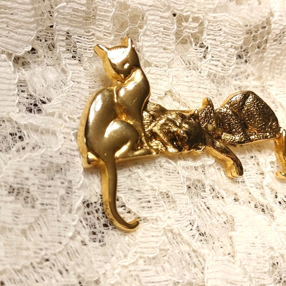 ⚜️ Vintage Triple Cat Pin - MFA - Picture 2 of 10